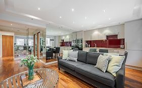 Stylish 2Bd Flat Opposite Harrods London Prime Location