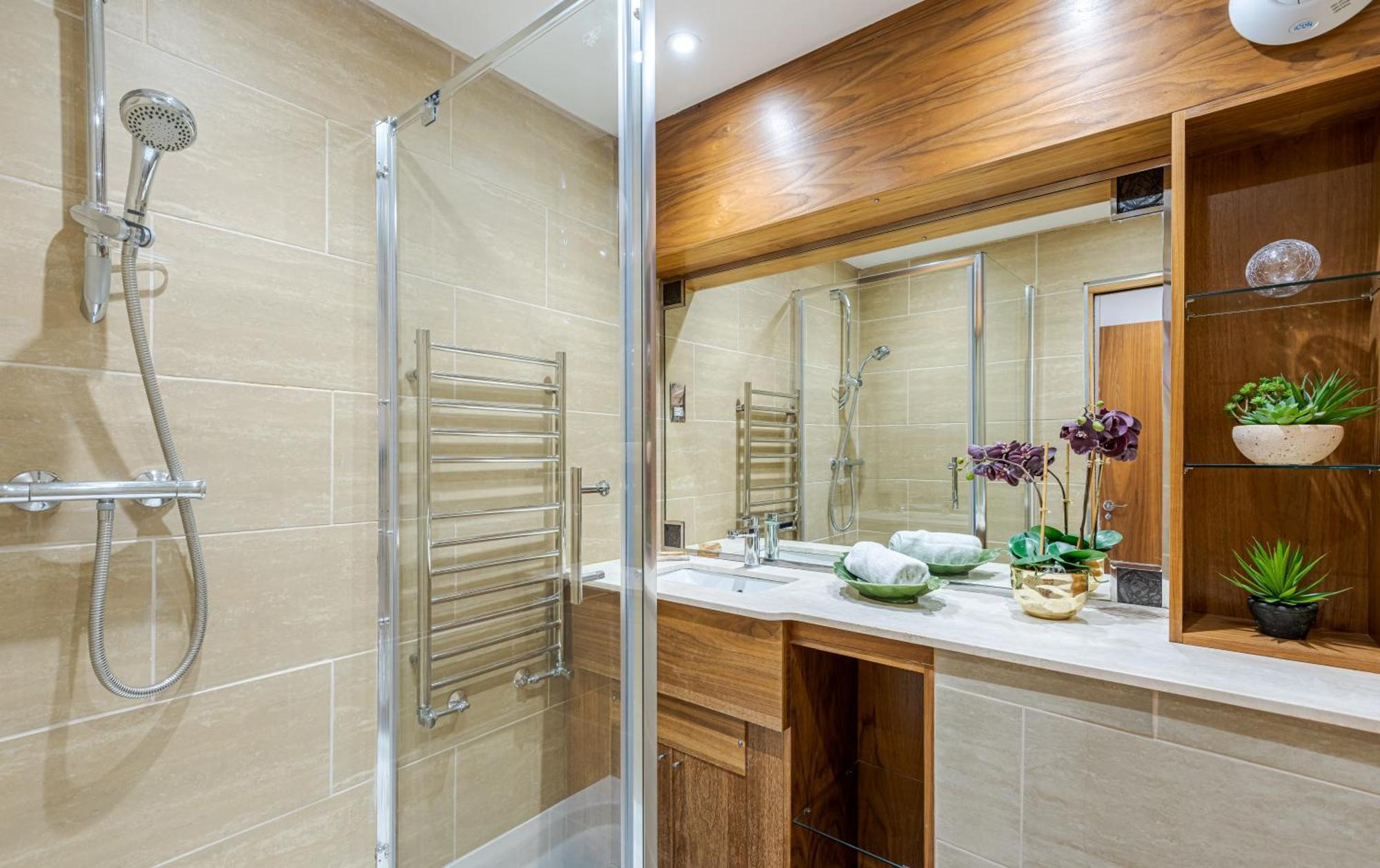 Modern Knightsbridge Ground Floor Apartment With Ac Steps Away From Harrods London Exterior photo